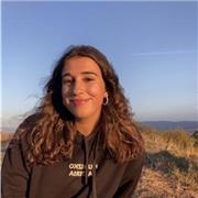 Soy estudiante de estudios ingleses y monitora de tiempo libre y ofrezco clases particulares de ingles para todas las edades